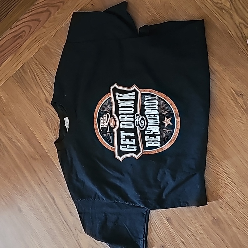 Toby Keith’s restaurant bar “Get Drunk” shirt L
